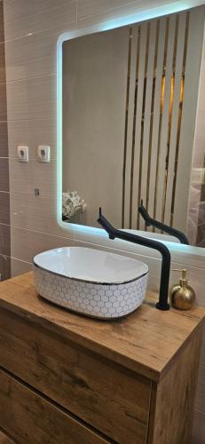 Apartment Gold & Gray