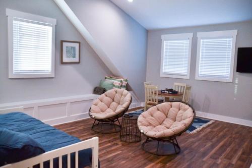 Χώρος καθιστικού στο Waterfront Home 3BR King bed Private Dock