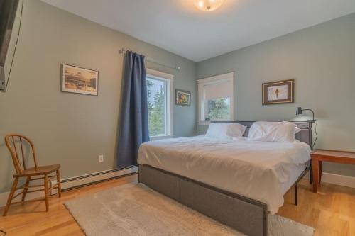 Giường trong phòng chung tại The Chena Hills Chill And Hot Soak