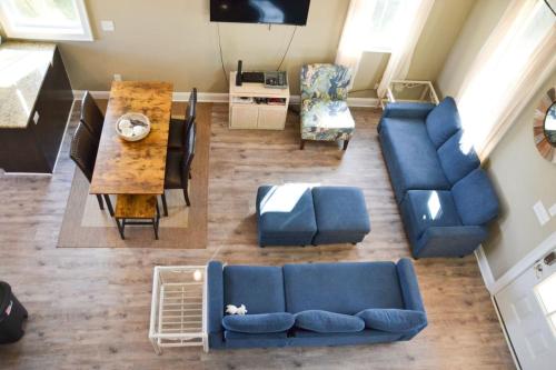 Χώρος καθιστικού στο 3BR Waterfront Home Fishing Boating Views