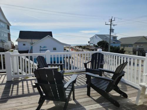 Μπαλκόνι ή βεράντα στο Oceanfront Townhouse steps to the Beach