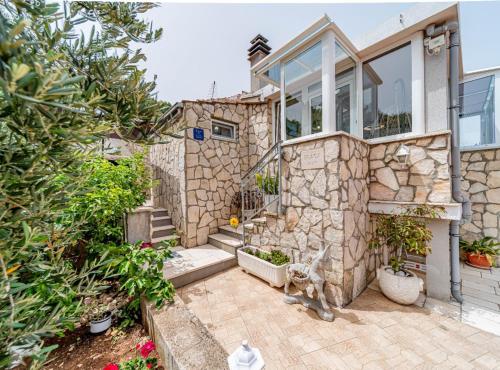 Vonkajšia záhrada v ubytovaní Stone House Blaca