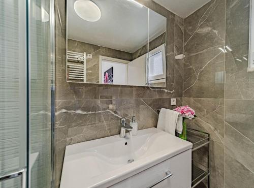 a bathroom with a sink and a mirror at Stone House Blaca in Blato