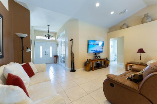 Televisyen dan/atau pusat hiburan di Abode Villas
