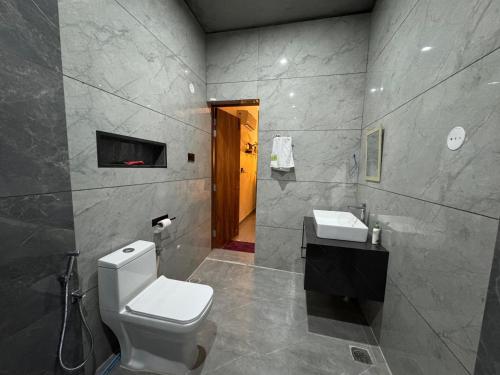 a bathroom with a toilet and a sink at Comfort stay in Beās