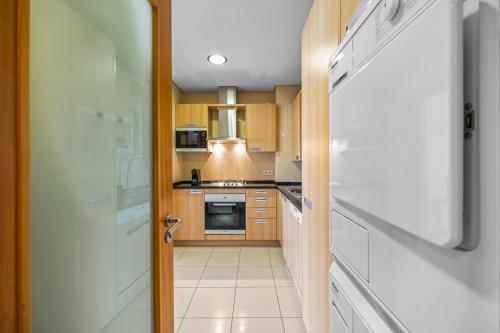 Η κουζίνα ή μικρή κουζίνα στο Albufeira Comfort Luxury Quinta Barracuda