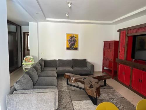 Posezení v ubytování Beachfront Villa with Private Pool by Monika Experiences