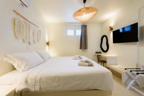 Letto o letti in una camera di Vammos Luxury Residences