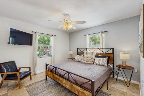 a bedroom with a bed and a ceiling fan at Organic Fun in Sarasota