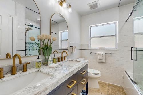a bathroom with a tub and a sink and a toilet at Organic Fun in Sarasota