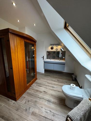 a bathroom with a staircase with a toilet and a sink at L'Etincelle villa 14 pers, piscine jacuzzi, sauna in Saint-Martin-des-Champs