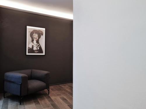 a room with a chair and a painting on the wall at Lesplanade By Wynwood House in Panama City