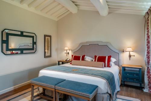 Postel nebo postele na pokoji v ubytování Borgo San Felice Resort