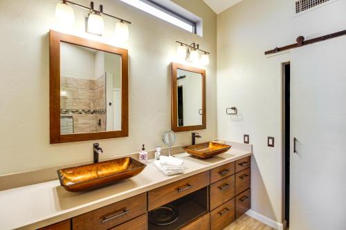 Ένα μπάνιο στο Newly Renovated Home with Pool Access in Tucson!