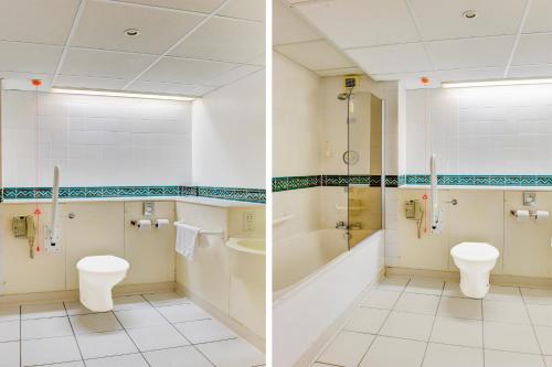 two images of a bathroom with a toilet and a sink at Belvilla Aberdeen Bridge of Don Exhibition Centre in Aberdeen