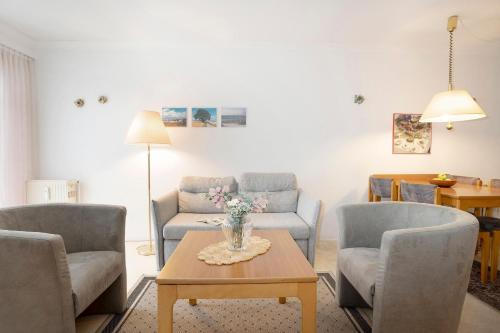 a living room with a couch and two chairs and a table at Kaiserhof 42-44 Meereskrabbe in Kellenhusen