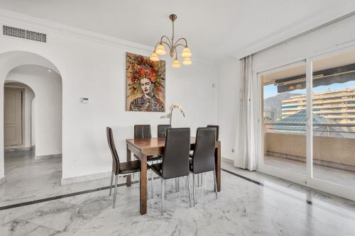 LetsMarbella - Grand 3BR Corner APT - Marina Banus