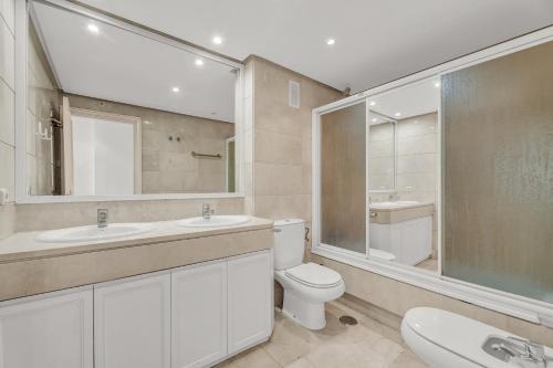 LetsMarbella - Grand 3BR Corner APT - Marina Banus