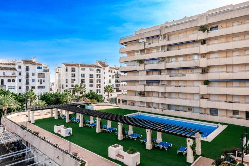 LetsMarbella - Grand 3BR Corner APT - Marina Banus
