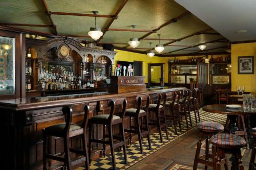 a bar with a row of stools in a restaurant at Marriott Park Ridge in Park Ridge