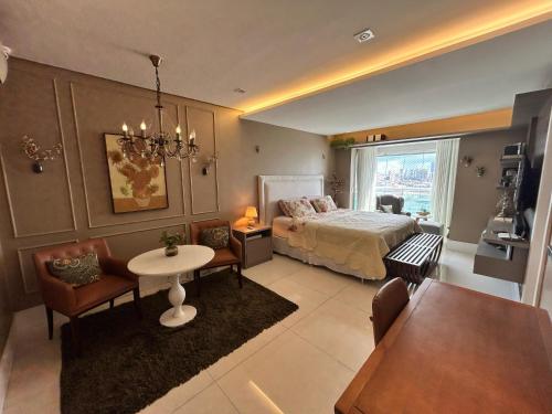 Ένα ή περισσότερα κρεβάτια σε δωμάτιο στο Luxury apartment with views of river and Amazon rainforest