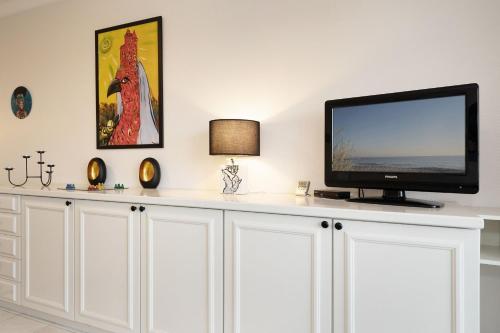 a tv sitting on top of a white cabinet at Naggi in Süssau