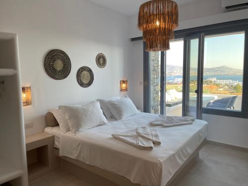 Ένα ή περισσότερα κρεβάτια σε δωμάτιο στο 3Waves Sea View Paros