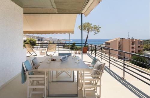 2BD Luxury Sea View Penthouse in Astir Beach