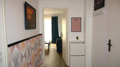 a hallway with a door leading to a room at ODI RENT - Le 60 in Le Blanc-Mesnil