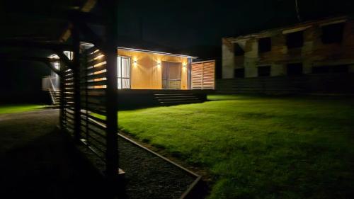 El edificio en el que está la casa vacacional