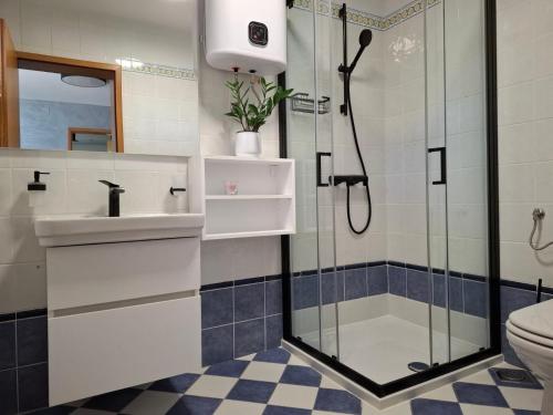 Et badeværelse på Apartmani Bianca