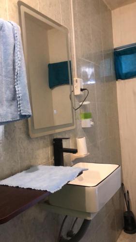 Koupelna v ubytování Maas home