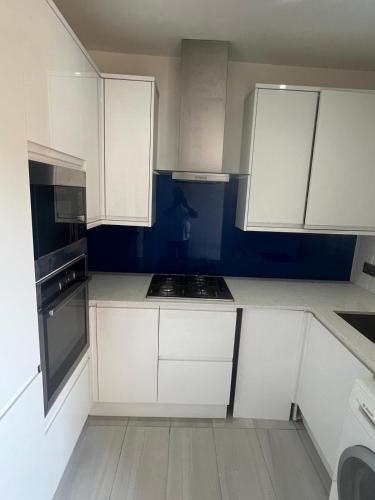 Dapur atau dapur kecil di Good Priced Single Rooms in Northolt