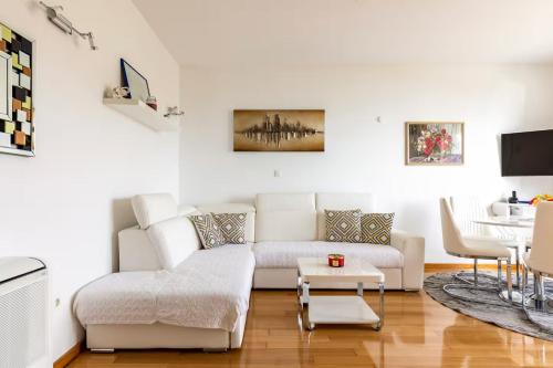 Apartment in Split near Beach with balcony, air conditioning, WiFi 5141-1