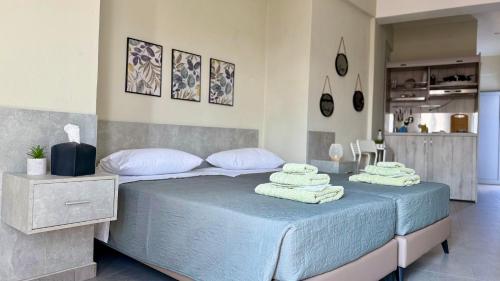 Postel nebo postele na pokoji v ubytování Sea Side Rooms