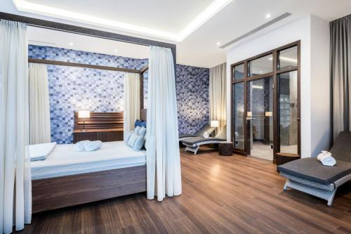 a bedroom with a large bed with a window at Munich Airport Marriott Hotel in Freising