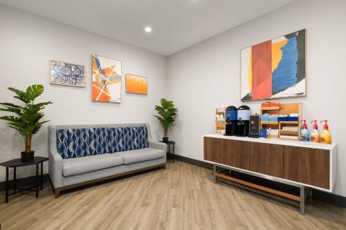 a waiting room with a couch and a counter at Holiday Inn Express & Suites Aiken by IHG in Aiken