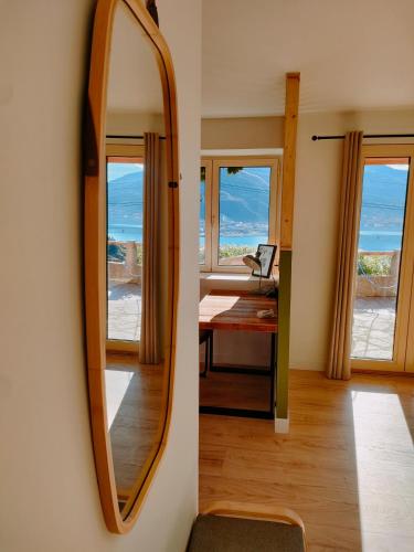 a mirror on the wall of a room with a desk at Le Panoramique du Plongeoir - T4 spacieux de 90m2 avec grande terrasse vue sur le lac de Serre Ponçon in Savines