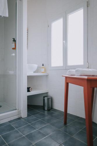 a bathroom with a sink and a shower at Rivage, Chambres et Table in Saint-Pierre-Quiberon