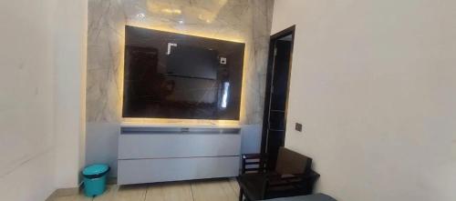 a room with a large mirror on a wall at Hotel RV lodge Bulandshahr in Bulandshahr