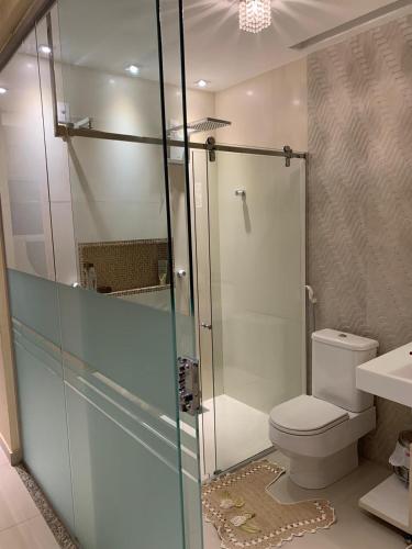 a bathroom with a toilet and a glass shower at COBERTURA Cidade Velha COP 30 in Belém