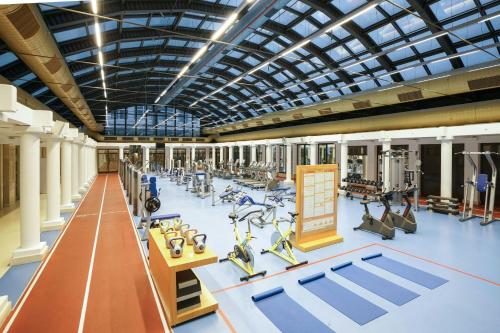 a gym with a lot of treadmills and ellipticals at Sheraton Ankara Hotel & Convention Center in Ankara