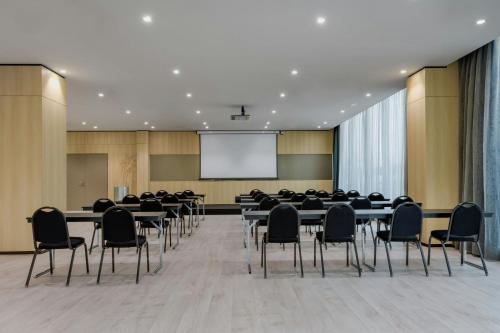 Οι επιχειρηματικές εγκαταστάσεις ή/και οι αίθουσες συνεδριάσεων στο AC Hotel La Finca by Marriott