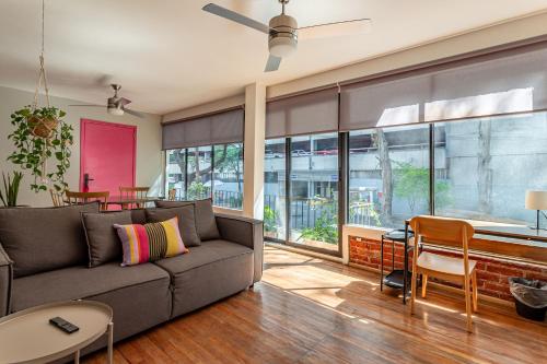 a living room with a couch and a table at Amalli, Refugio Urbano in Mexico City