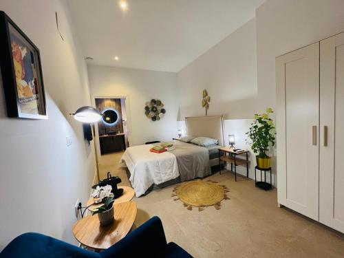 Hotel con entrada independiente a pocos pasos de la Ciudad de las Artes y las Ciencias y el Oceanogràfic A solo 1 minuto caminando del Jardín del Turia