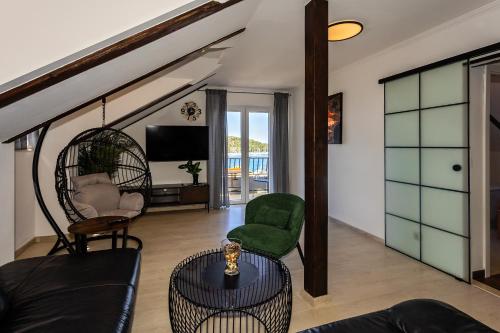 Renovated Apartments Skorin