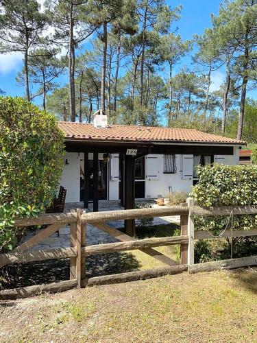 Résidence Het Club - Charmante maison avec jardin dans la pinède pour 6 personnes à Lacanau Océan MAE-0401