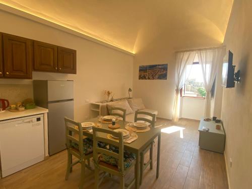 Volterra View - in centro a piediにあるキッチンまたは簡易キッチン