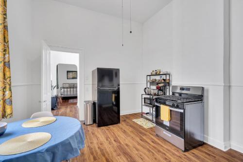 Η κουζίνα ή μικρή κουζίνα στο Entire Apartment Bywater New Orleans Great Location