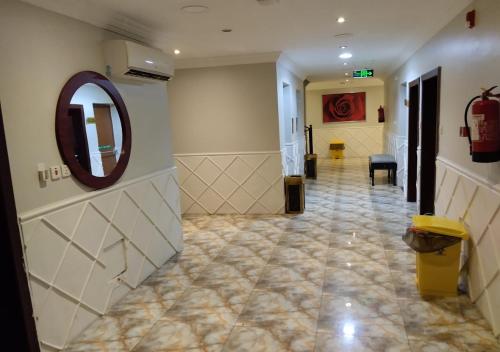 a hallway with a mirror and a hair salon at فندق زهرة جدة in Jeddah